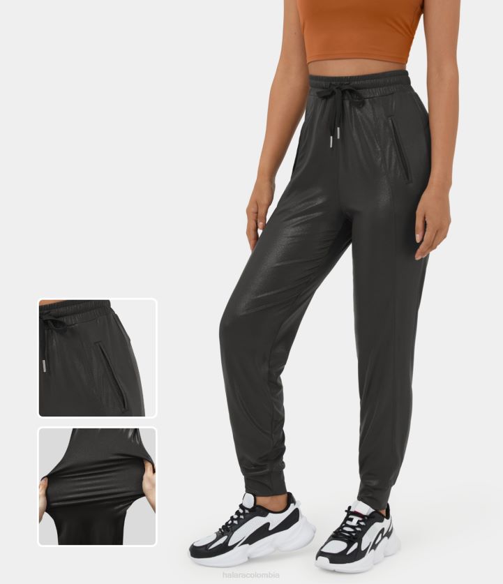 ropa activa negro brillante anochecer BBV2NZ69 mujer Halara joggers informales elásticos con estampado metalizado, bolsillo lateral con cordón y talle alto de piel sintética de softlyzero